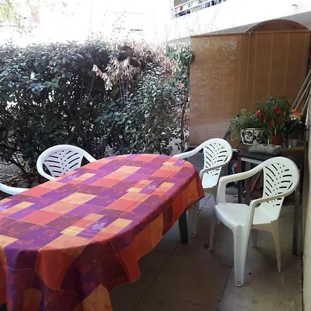 Jardinet Apartment *