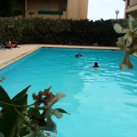 Jardinet Apartment